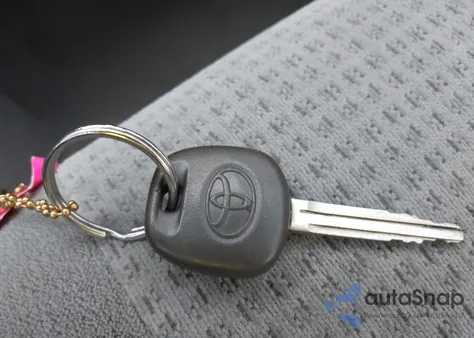 2005 Toyota Corolla Ce/Le/S из США, поврежденный, VIN 1NXBR32E65Z460235